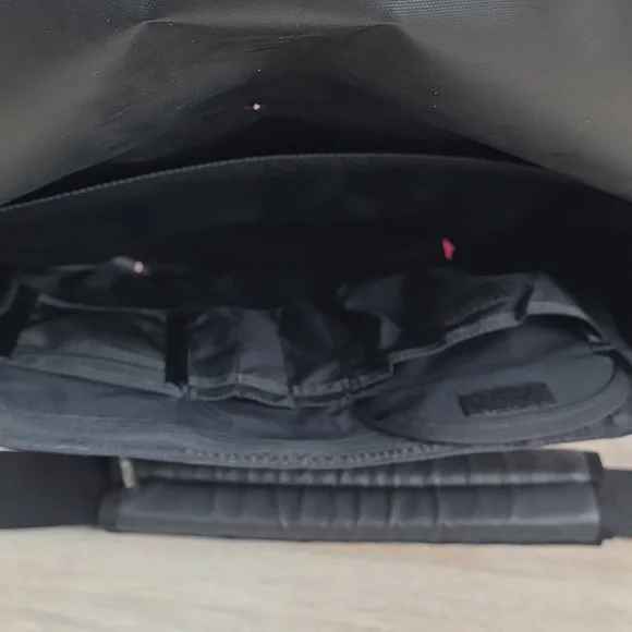 Timbuk2 Classic Messenger Bag - Raspberry Pink & Black - Waterproof Tech Carry - Picture 7 of 16